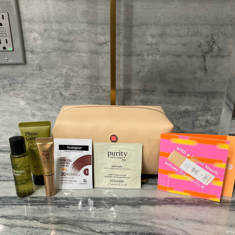 BVLGARI Cosmetic‎ Bag and Beauty Bundle